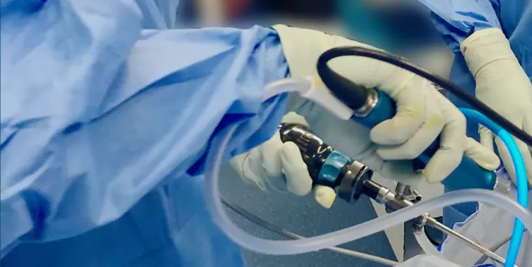 orthopaedic surgeon performing surgery in Melbourne - rotator cuff surgery